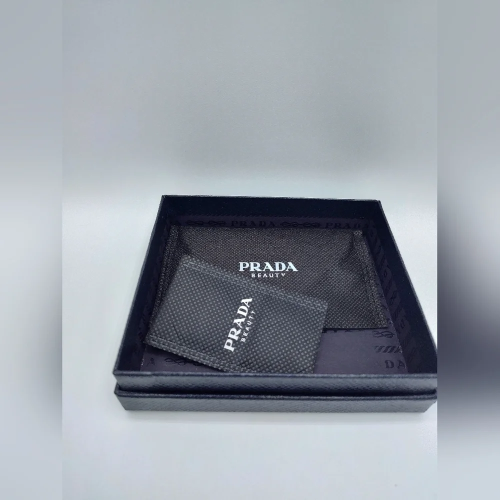 🎉🎉HOST PICK🎉🎉AUTHENTIC PRADA BEAUTY Triangle Mirror Charm Pink Gold Gift Box